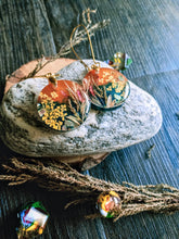 Load image into Gallery viewer, Amber Tunes, Dried Flower Earrings -  Spring Fiesta Reloaded