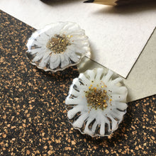 Load image into Gallery viewer, Daisy - Magnet Pin Pair