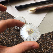 Load image into Gallery viewer, Daisy - Magnet Pin Pair