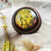 Load image into Gallery viewer, Beaming Gold - Statement Ring, Vintage Archives Collection