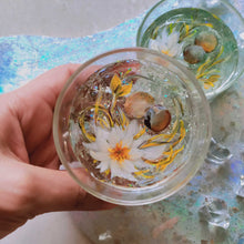 Load image into Gallery viewer, Dance of the Daisy - Votive (Small)