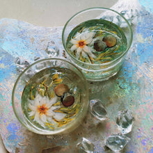 Load image into Gallery viewer, Dance of the Daisy - Votive (Small)