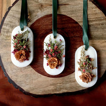 Load image into Gallery viewer, Rosette - Scented Soy Wax Sachet