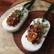 Load image into Gallery viewer, Rosette - Scented Soy Wax Sachet