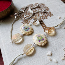 Load image into Gallery viewer, Neela Peela Sa - Sister Rakhi / Bracelet Style
