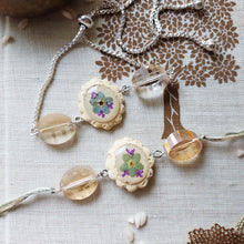 Load image into Gallery viewer, Neela Peela Sa - Sister Rakhi / Bracelet Style