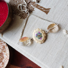 Load image into Gallery viewer, Neela Peela Sa - Sister Rakhi / Bracelet Style