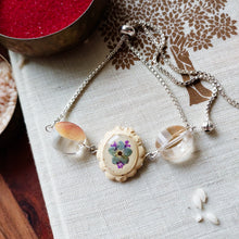 Load image into Gallery viewer, Neela Peela Sa - Sister Rakhi / Bracelet Style
