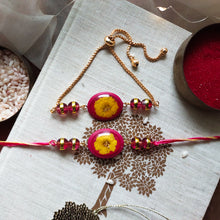 Load image into Gallery viewer, Laal Peela Sa - Bhai Rakhi / Thread Ties
