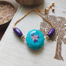 Load image into Gallery viewer, Neela Gulaabi Sa - Sister Rakhi / Bracelet Style