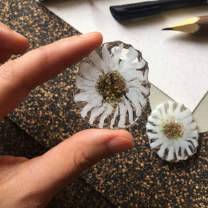 Daisy - Magnet Pin Pair